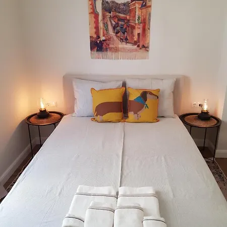 Happy Nest Downtown Apartment *